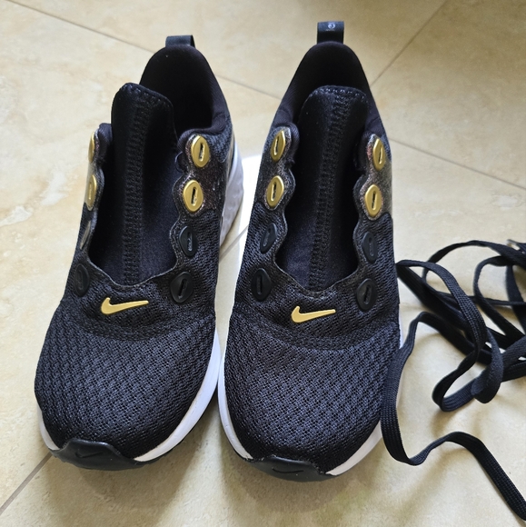 Nike Legend React Black Metallic Gold running shoes size Youth 4.5 - Picture 2 of 7